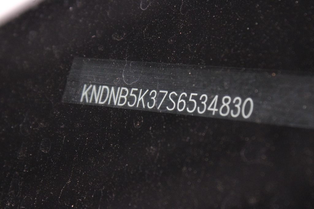 Used 2025 Kia Carnival FWD image 34