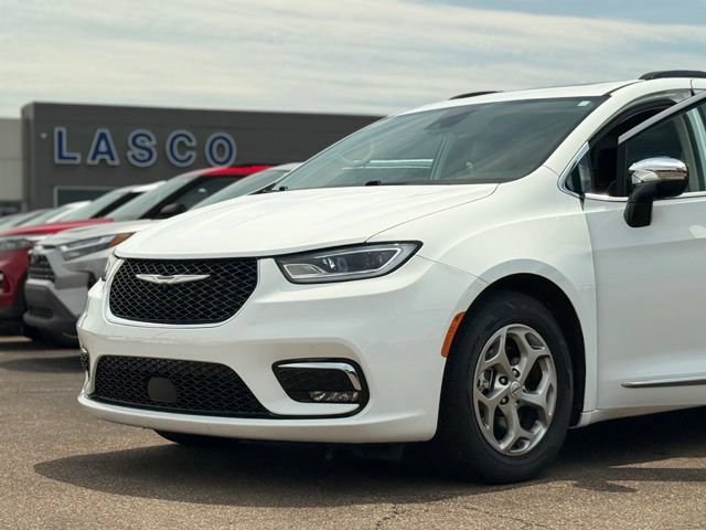 Used 2023 Chrysler Pacifica Limited FWD image 50