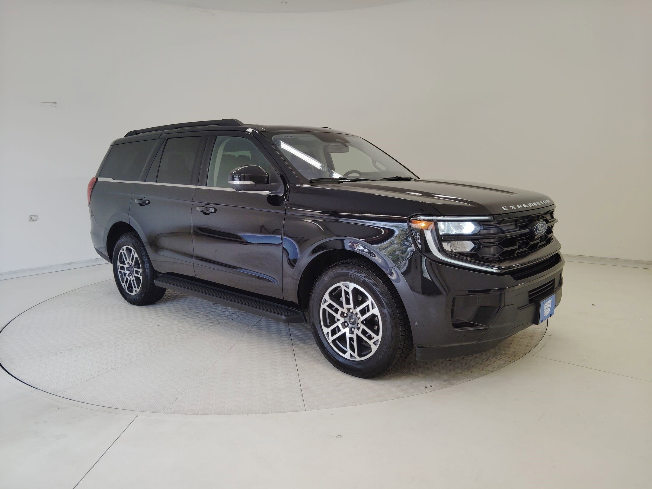 Certified 2025 Ford Expedition Active image 9