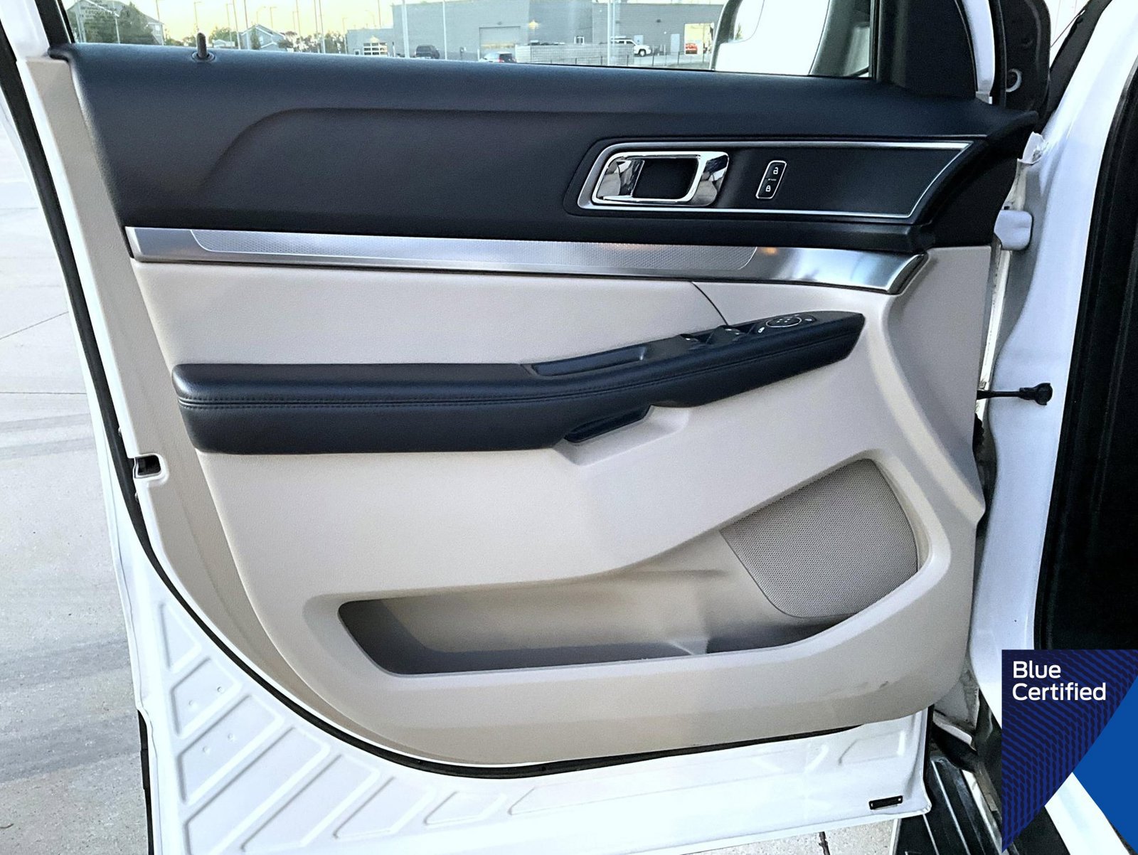 Certified 2018 Ford Explorer XLT w/ Equipment Group 202A AWD/4WD image 9
