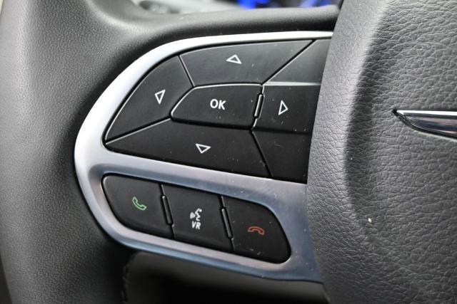 Used 2023 Chrysler Pacifica Touring-L FWD image 27
