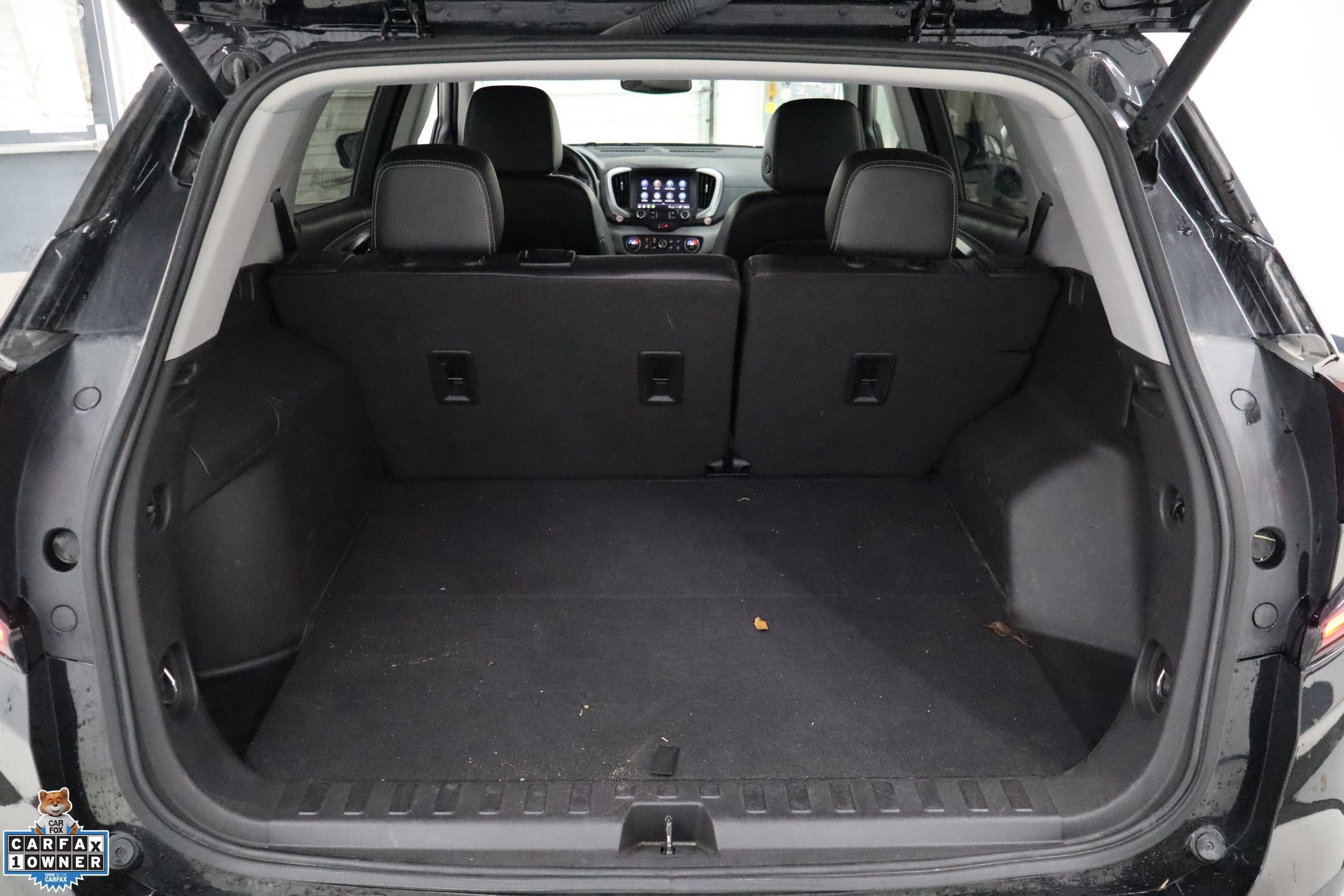 Used 2024 GMC Terrain SLT image 34