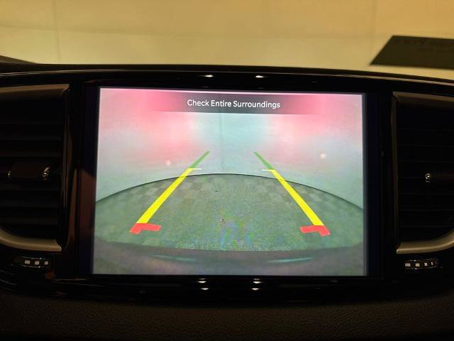 Used 2024 Chrysler Pacifica Touring-L FWD image 27