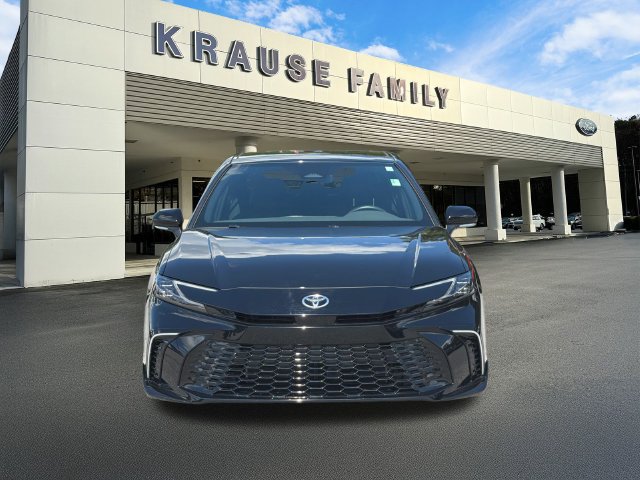 Used 2025 Toyota Camry XSE FWD image 2