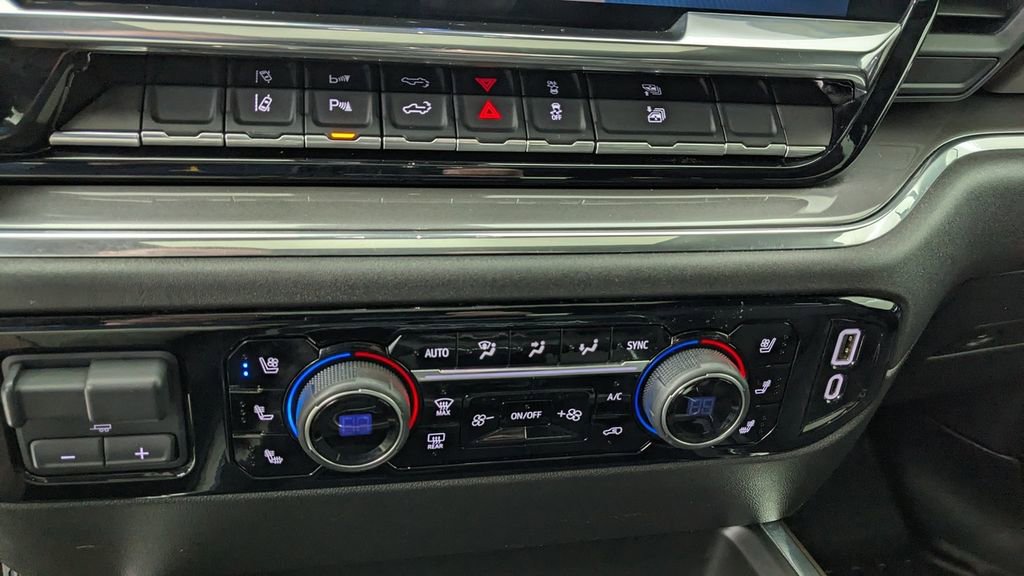 Used 2024 Chevrolet Silverado 3500 High Country w/ High Country Premium Package image 30