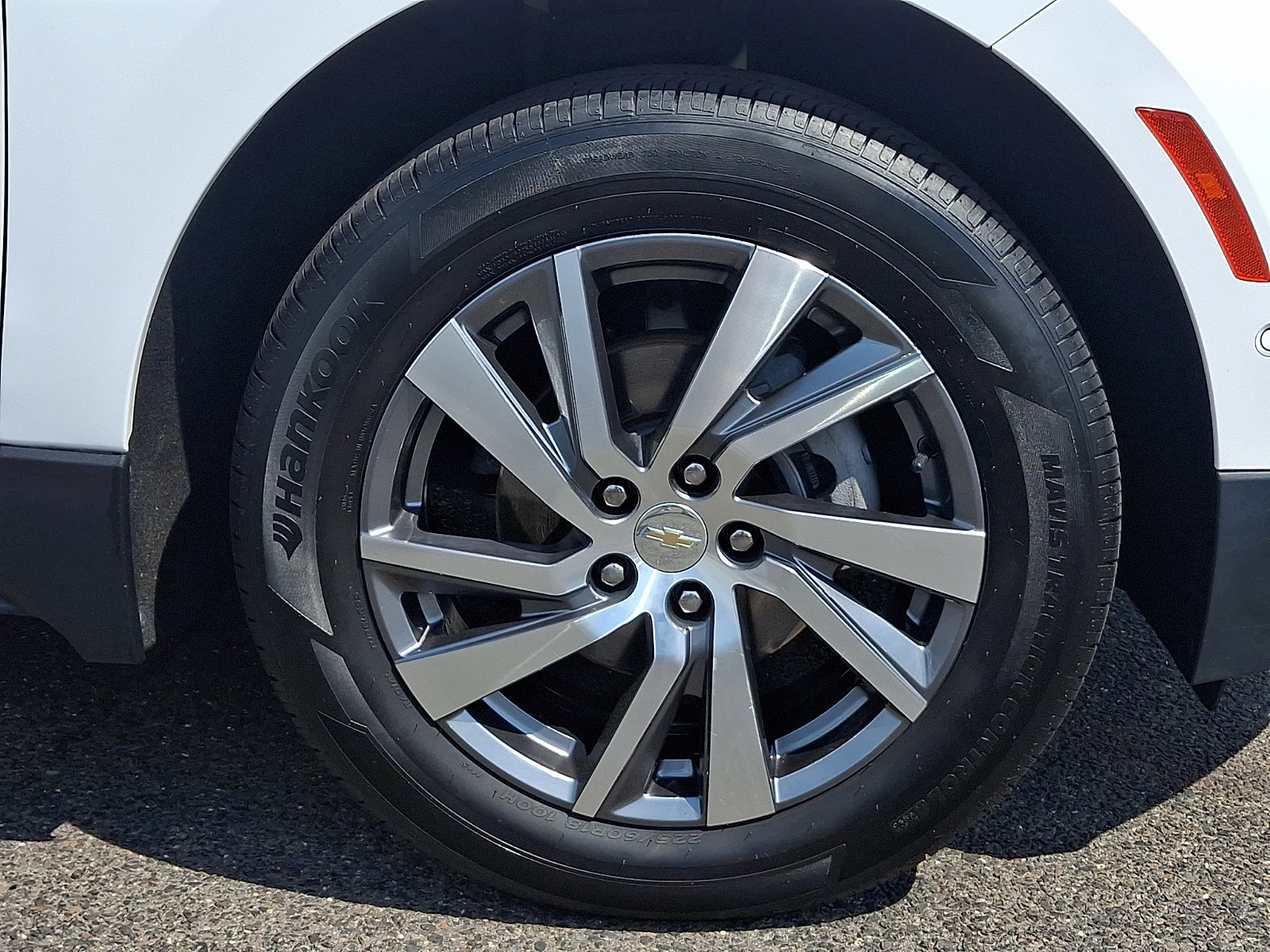 Used 2022 Chevrolet Equinox Premier AWD/4WD image 9
