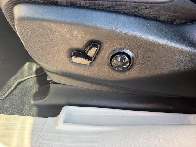 Used 2024 Chrysler Pacifica Touring-L FWD image 14