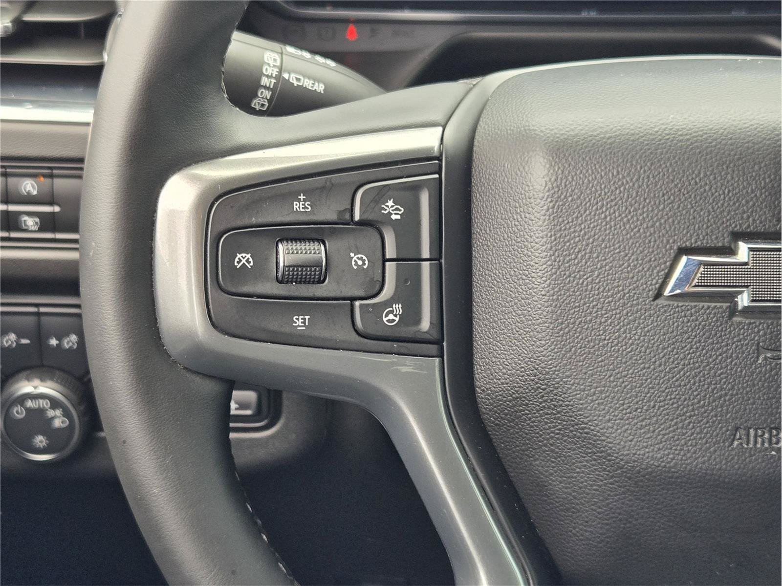 Used 2023 Chevrolet Tahoe Z71 w/ Luxury Package AWD/4WD image 33