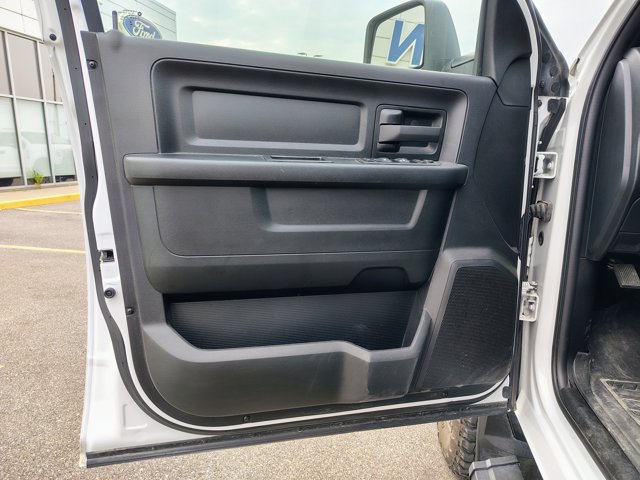 Used 2024 RAM 2500 Tradesman w/ Chrome Appearance Group AWD/4WD image 9