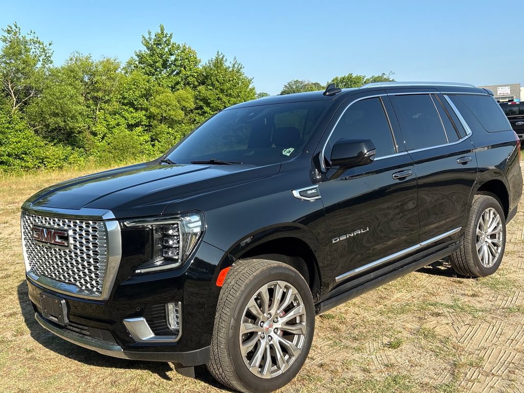 Used 2023 GMC Yukon Denali w/ LPO, Floor Liner Package AWD/4WD image 3