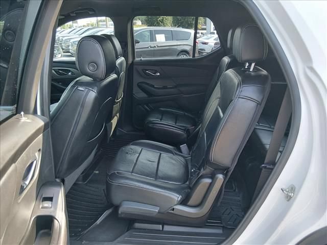 Used 2023 Chevrolet Traverse LT FWD image 14