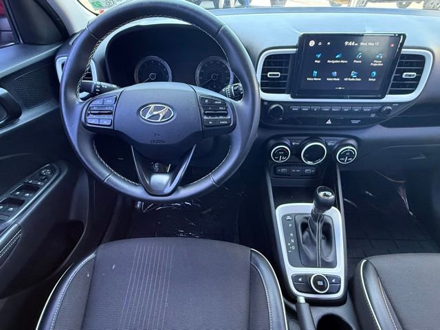Used 2022 Hyundai Venue Limited FWD image 17