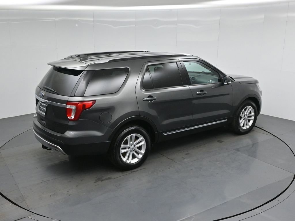 Certified 2017 Ford Explorer XLT w/ Equipment Group 202A image 43