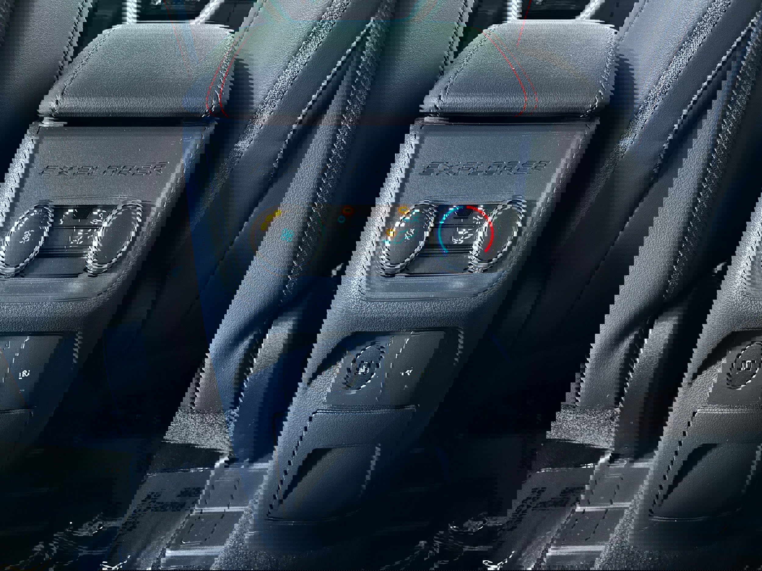 Certified 2025 Ford Explorer ST-Line image 13