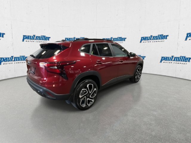 Used 2025 Chevrolet Trax RS FWD image 11