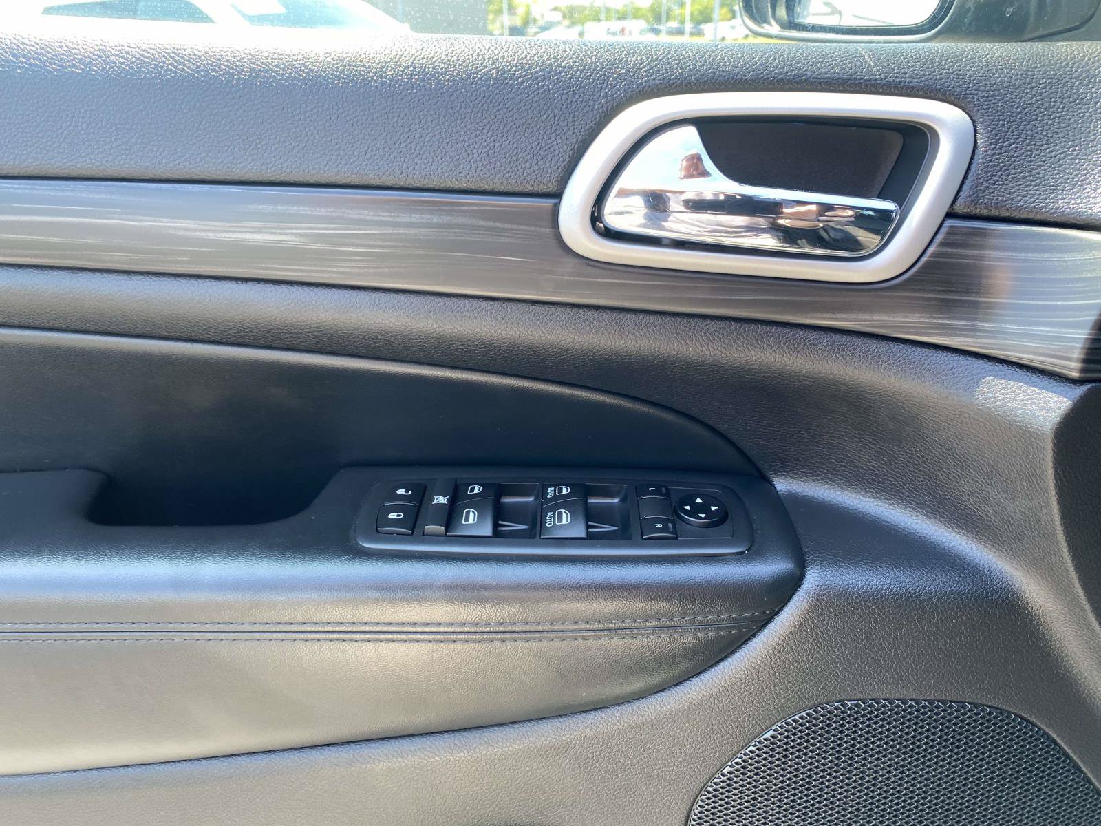 Used 2021 Jeep Grand Cherokee Laredo X RWD image 16