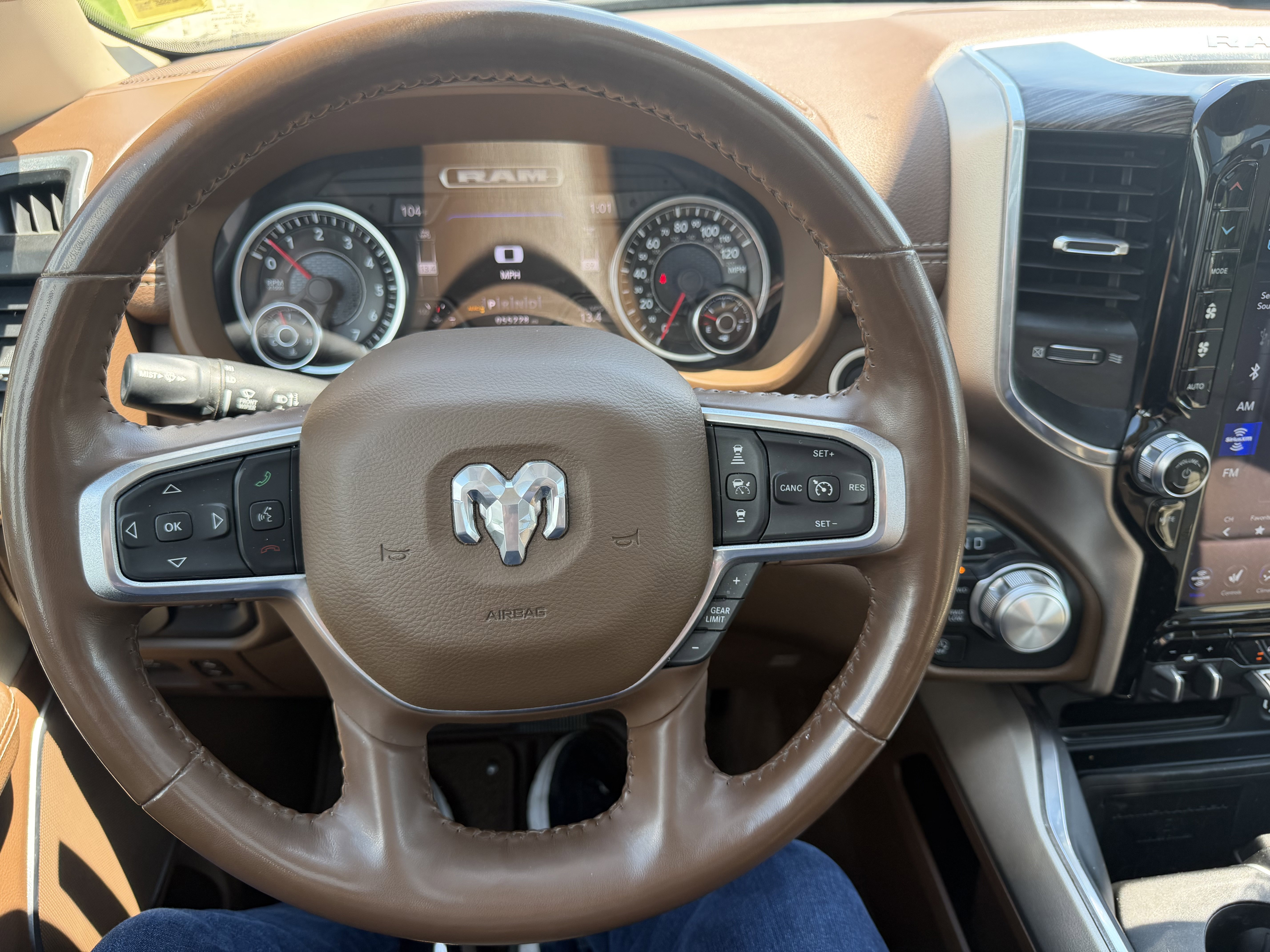 Used 2020 RAM 1500 Laramie AWD/4WD image 7