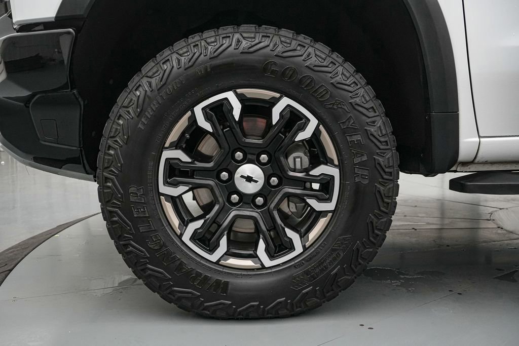 Used 2023 Chevrolet Silverado 1500 ZR2 w/ Technology Package image 11