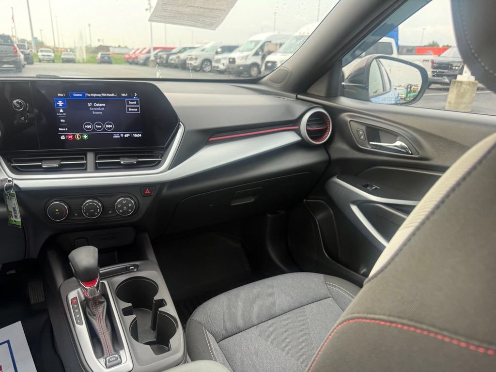 Used 2024 Chevrolet Trax RS FWD image 40