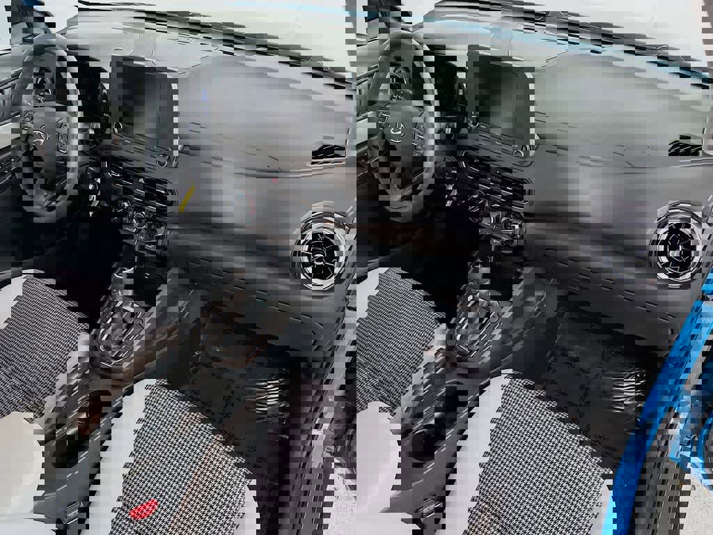 Used 2023 Hyundai Kona SE w/ Cargo Package image 31