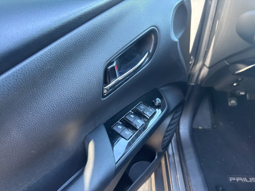 Used 2018 Toyota Prius Prime Plus image 6