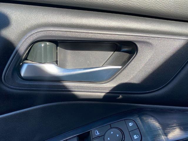 Used 2024 Nissan Rogue SV image 14