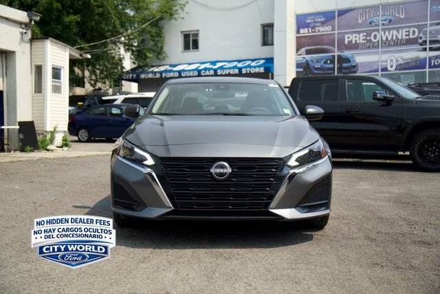 Used 2025 Nissan Altima 2.5 SV FWD image 2