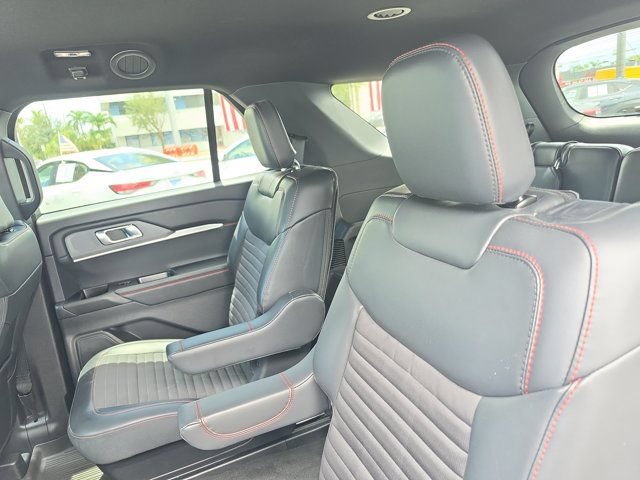 Certified 2025 Ford Explorer ST-Line w/ Premium Package RWD image 13