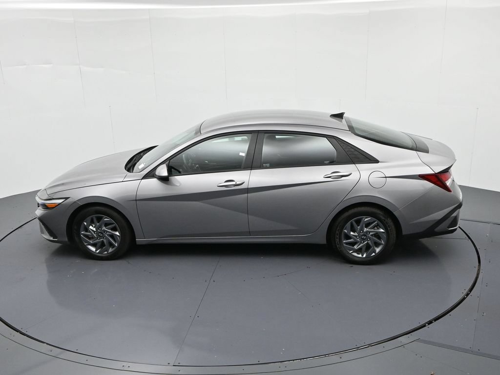 Used 2024 Hyundai Elantra SEL FWD image 19