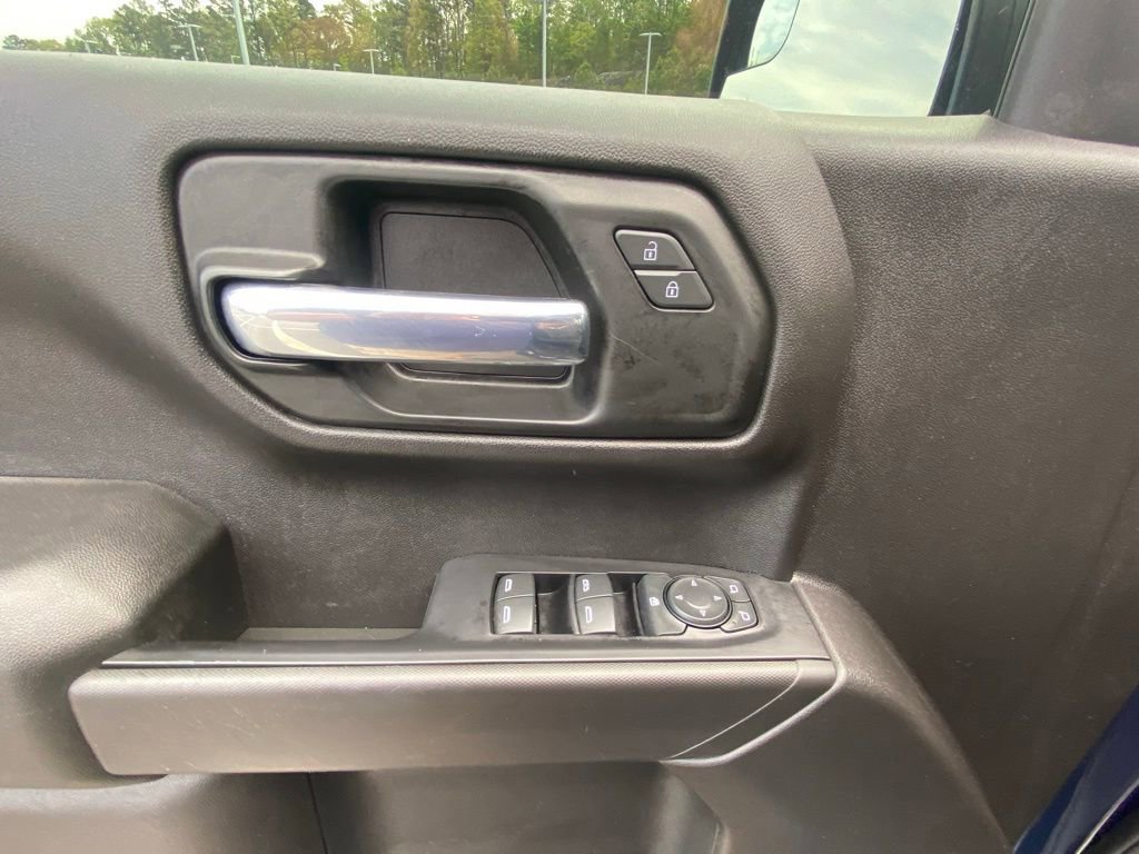 Used 2020 Chevrolet Silverado 1500 Custom w/ Custom Value Package image 11