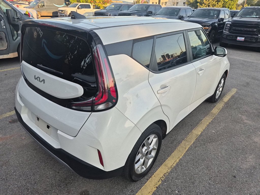 Used 2024 Kia Soul LX w/ LX Technology Package FWD image 18