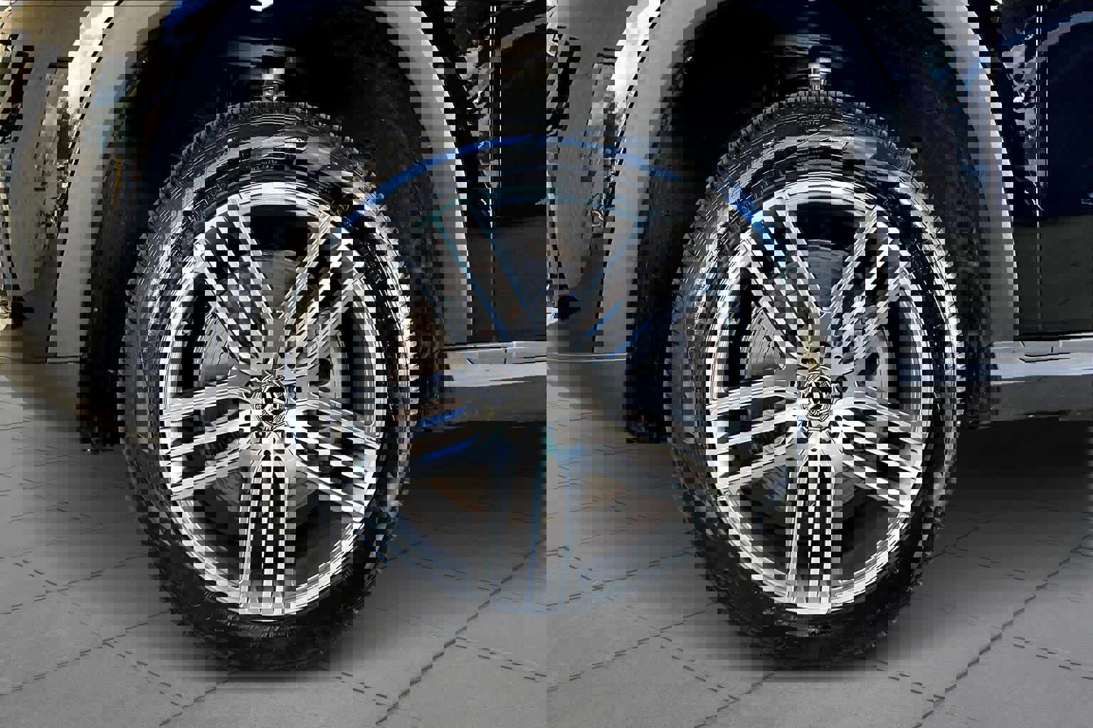 Used 2025 Mercedes-Benz GLS 450 4MATIC image 12