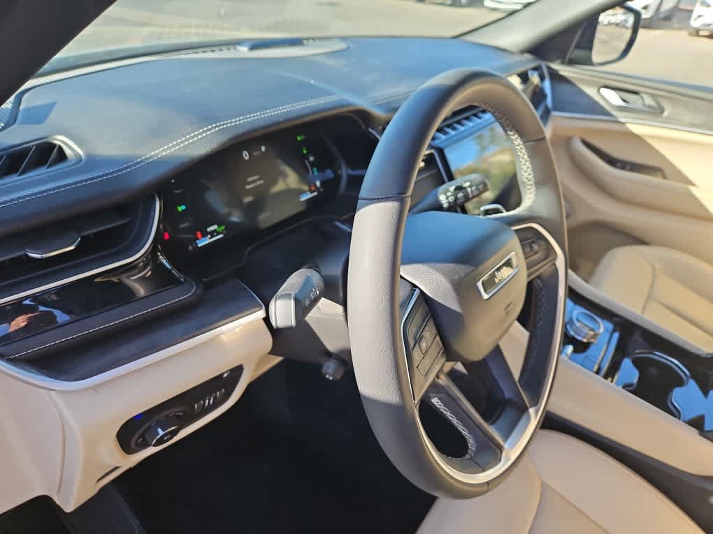 Used 2023 Jeep Grand Cherokee 4WD 4xe w/ Luxury Tech Group II image 9