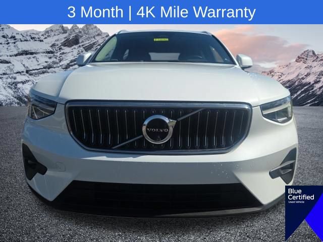 Used 2023 Volvo XC40 B5 Plus AWD/4WD image 3