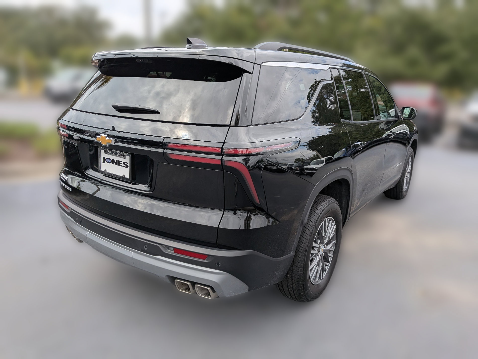 Used 2026 Chevrolet Traverse LT w/ Driver Confidence Package FWD image 4