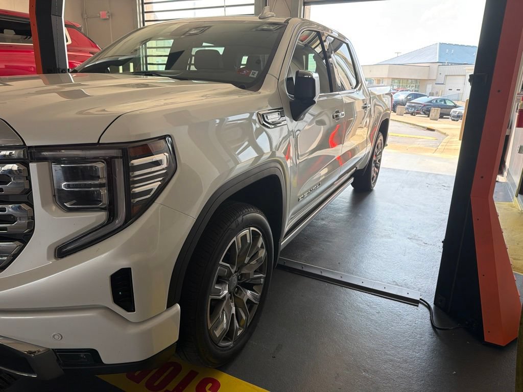 Used 2024 GMC Sierra 1500 Denali w/ Denali Reserve Package AWD/4WD image 5