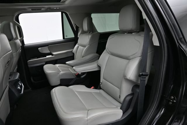 Certified 2025 Ford Expedition Active AWD/4WD image 28