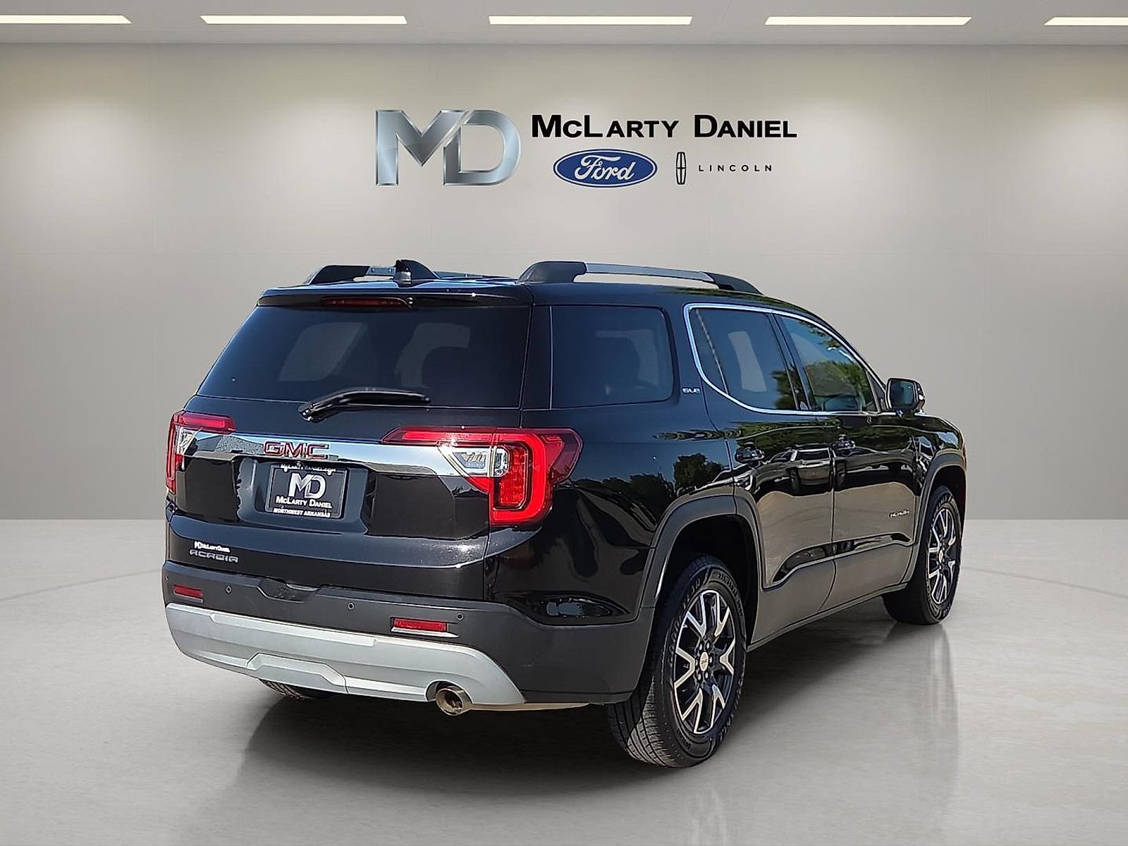 Used 2021 GMC Acadia SLE w/ Driver Convenience Package FWD image 5