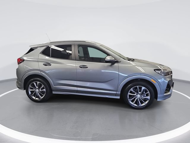 Used 2023 Buick Encore GX Select w/ Sport Touring Package FWD image 2
