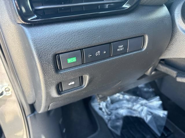 Used 2024 Nissan Sentra SV FWD image 16