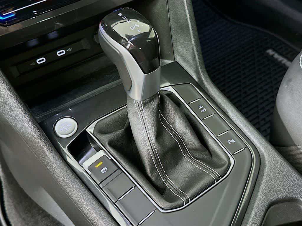 Used 2023 Volkswagen Tiguan SE R-Line FWD image 19