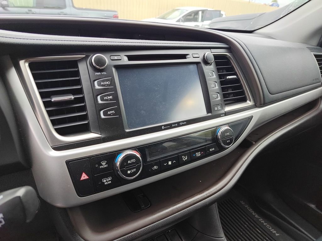 Used 2019 Toyota Highlander XLE FWD image 14
