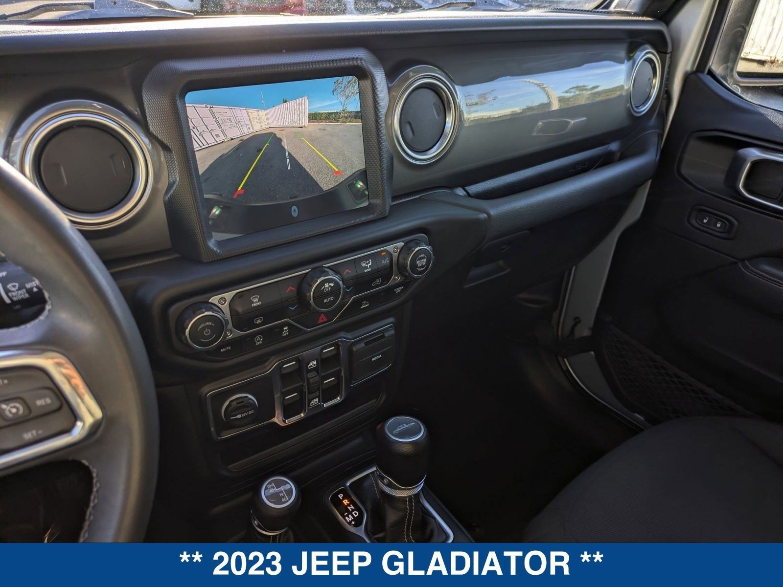 Used 2023 Jeep Gladiator Overland image 31