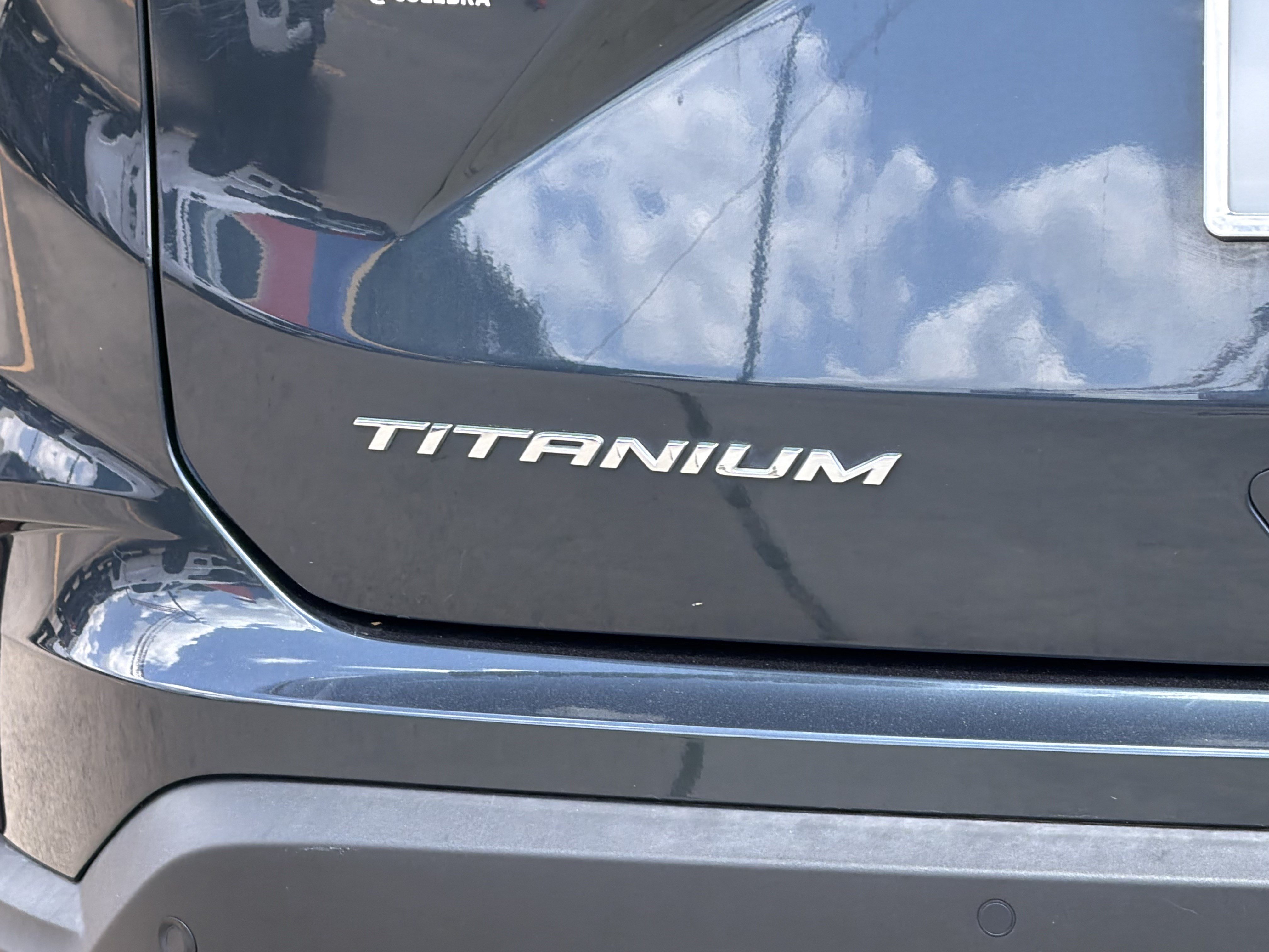 Certified 2024 Ford Edge Titanium AWD/4WD image 8