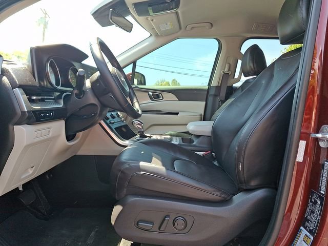 Used 2023 Kia Carnival LX FWD image 15