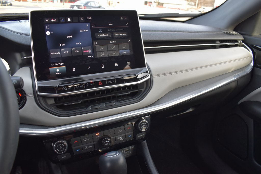 Used 2023 Jeep Compass Limited image 13