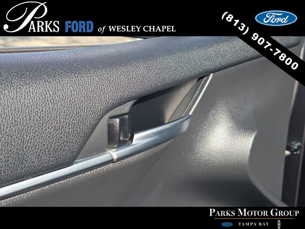 Used 2020 Toyota Camry SE image 16