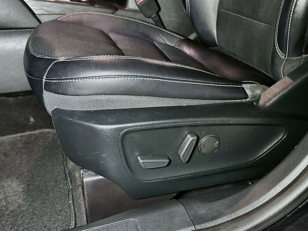 Certified 2020 Ford Escape Titanium w/ Titanium Premium Package 2.0 AWD/4WD image 19