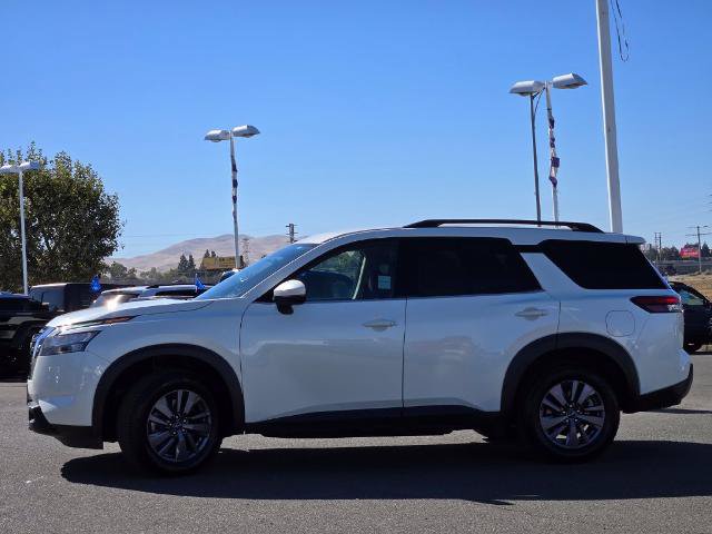 Used 2024 Nissan Pathfinder SV FWD image 7