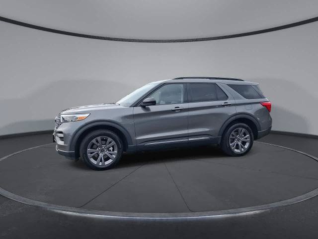 Certified 2023 Ford Explorer XLT w/ Equipment Group 202A AWD/4WD image 4
